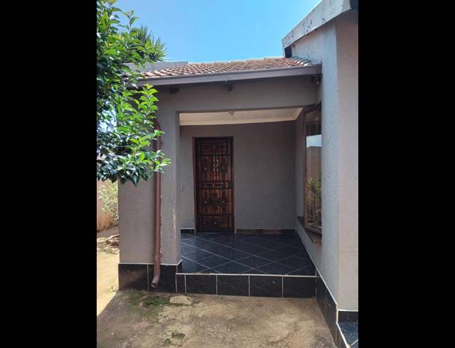 4 BEDROOM HOUSE FOR SALE IN VOSLOORUS EXT